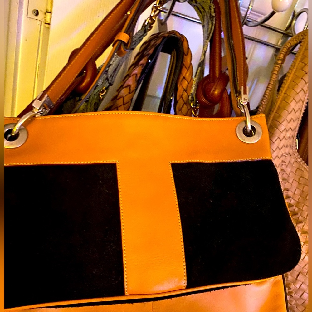 Tod’s Leather Black and Brown shoulder bag